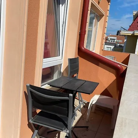 A Tiny Flat Σάνι Μπιτς